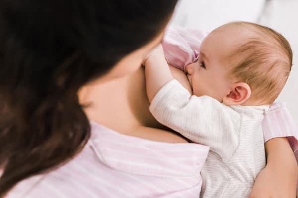 new mom breastfeeding baby- tips for setting up a breastfeeding station